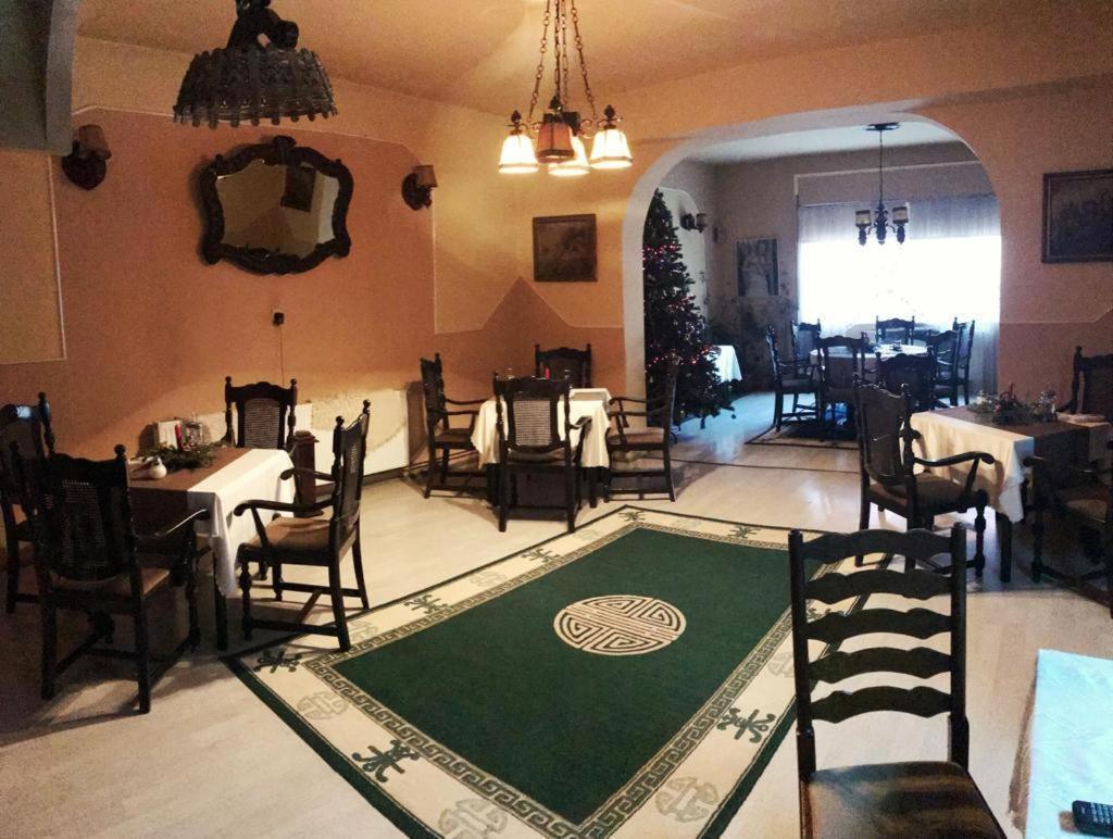 Târgu-Mureş Vila Monica Bed & Breakfast エクステリア 写真